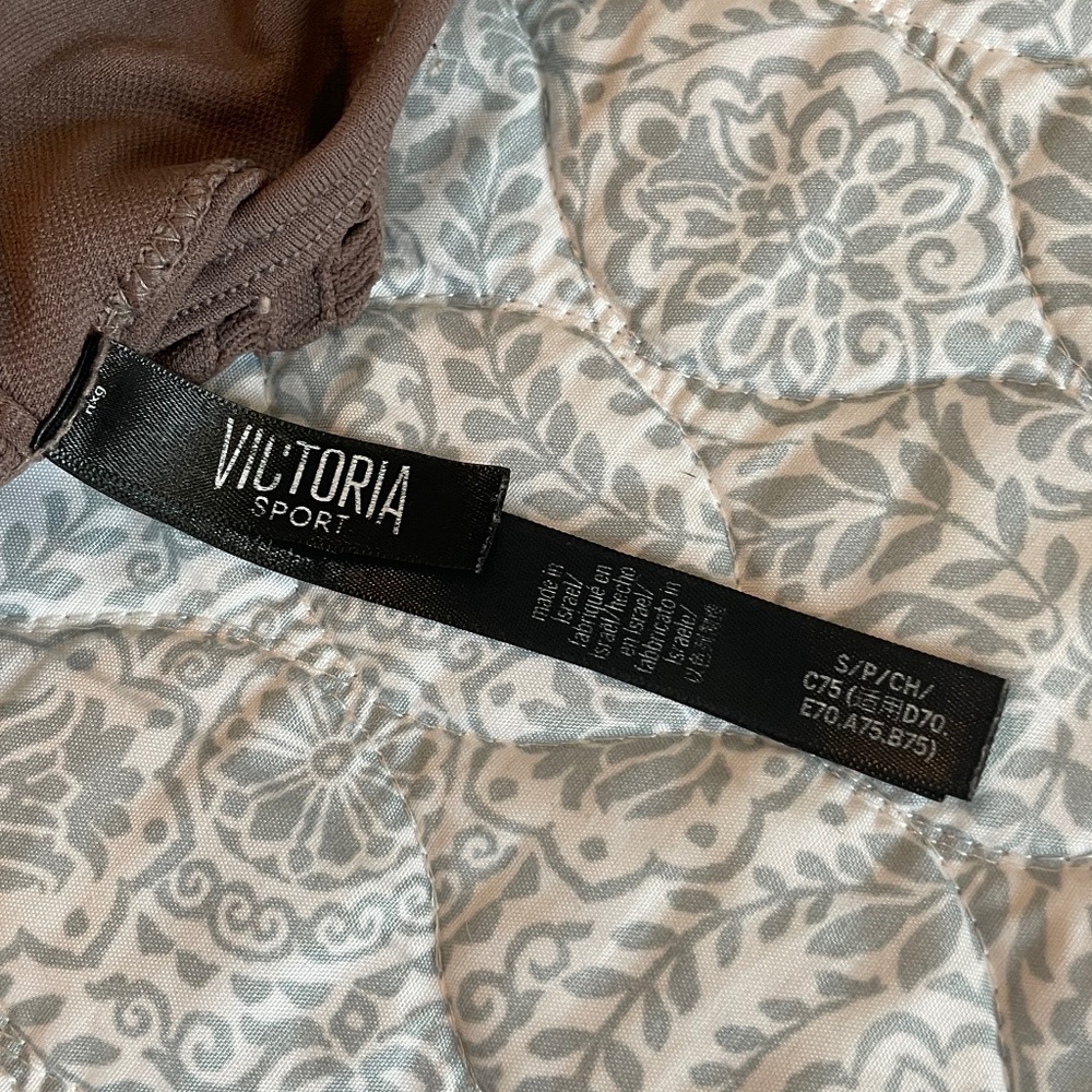Victoria Sport Unlined Sports Bra - Picture 3 of 3